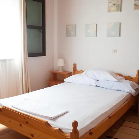 Nelki House Koróni